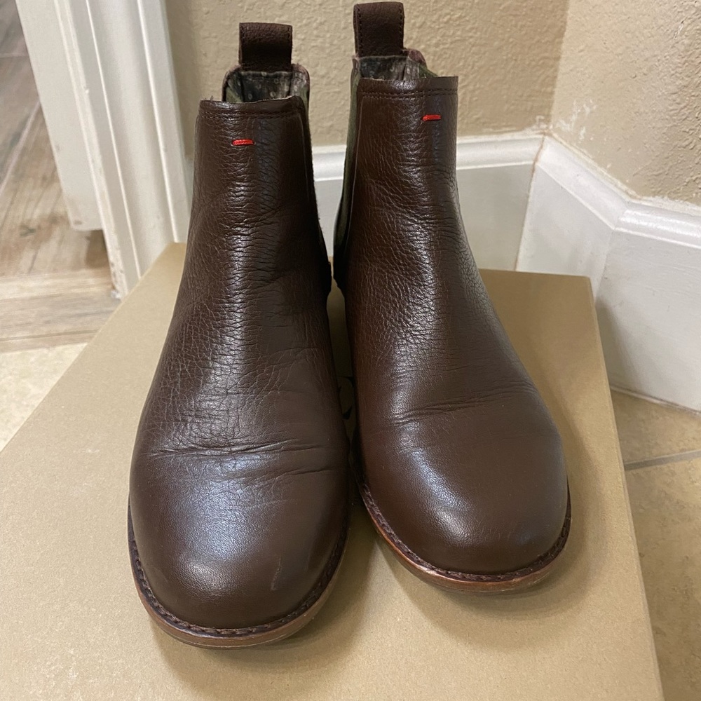 Ellen Degeneres size 5.5